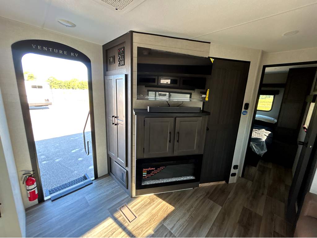 2026 VENTURE RV SPORTTREK 251VFK - Image 16