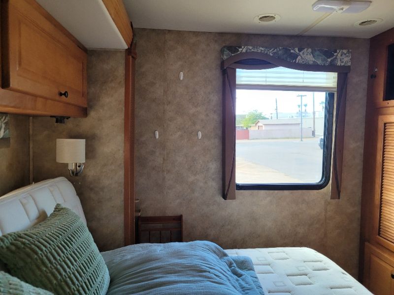 2008 Gulf Stream Conquest Super Nova 6372 - Image 16