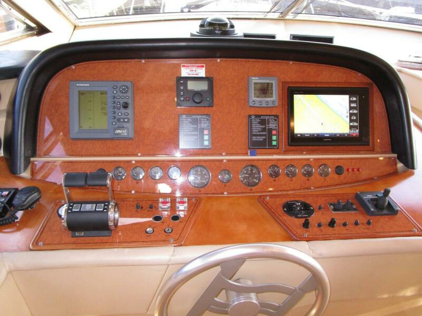 2003 Ferretti Yachts 590 Motor Yacht - Image 12