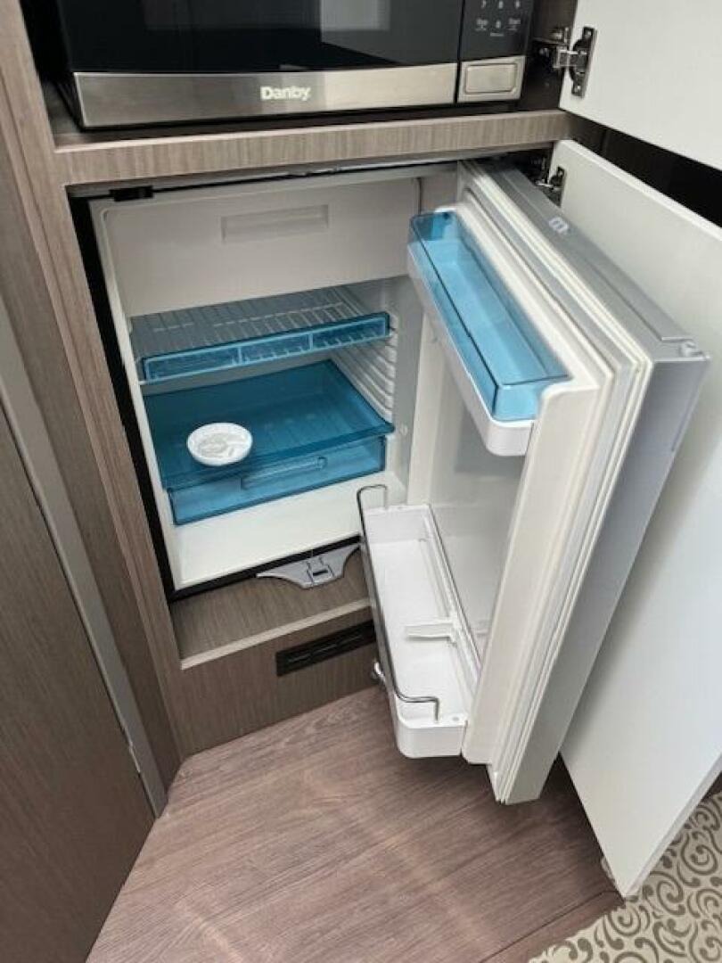 2022 Beneteau 32 Gran Turismo - Image 19