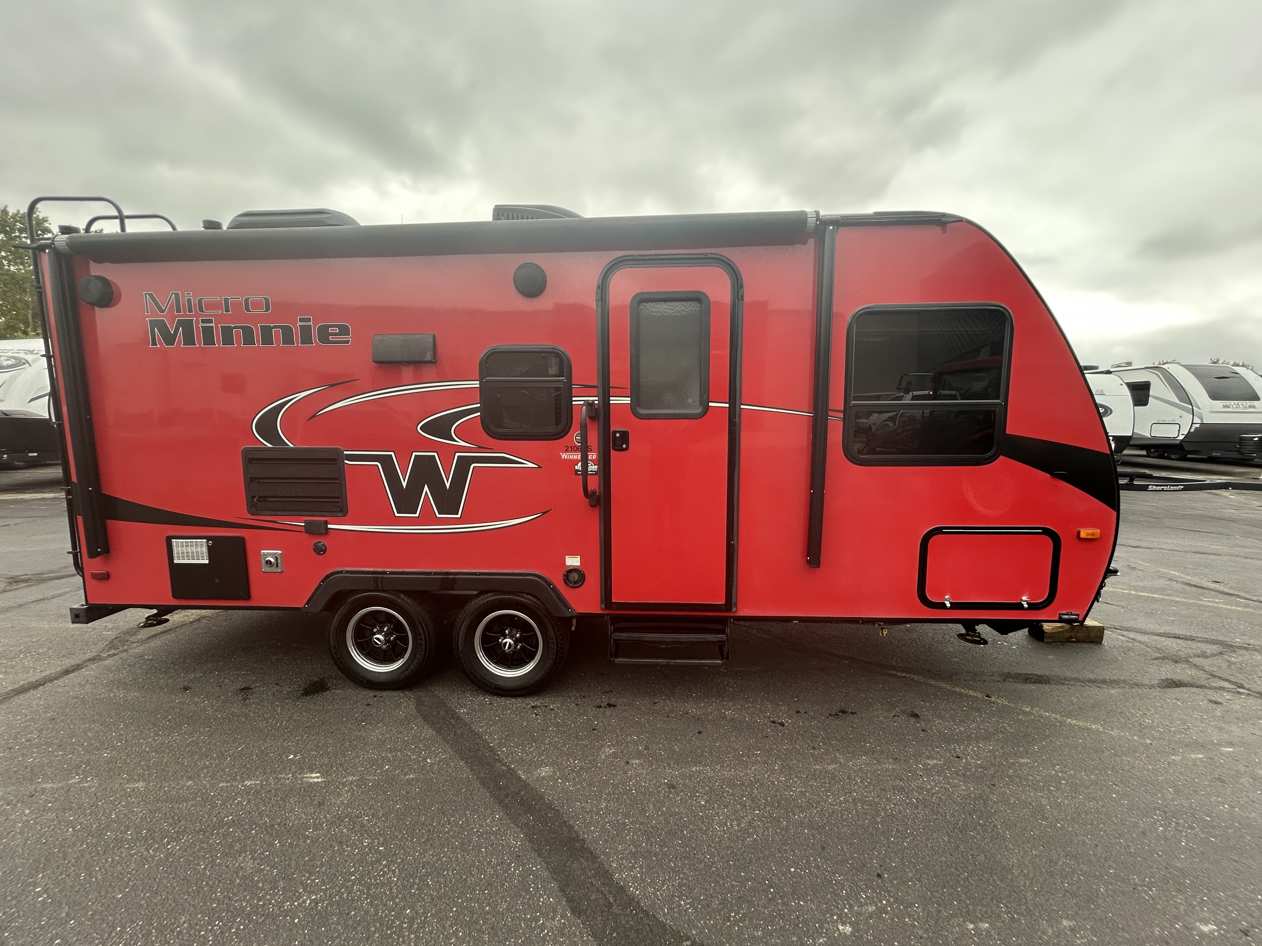 2017 Winnebago Micro Minnie 2106DS - Image 1