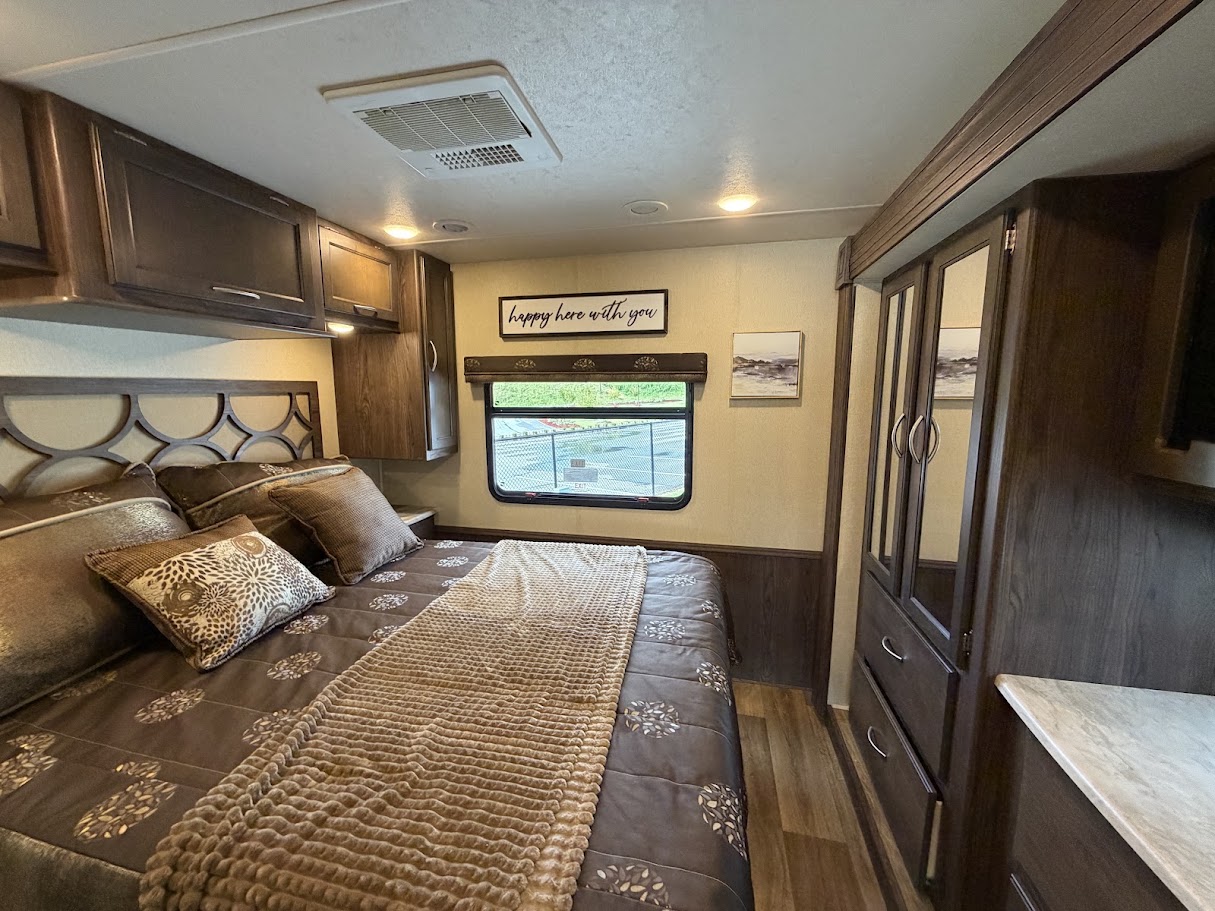 2019 COACHMEN PURSUIT 31BH - Image 32