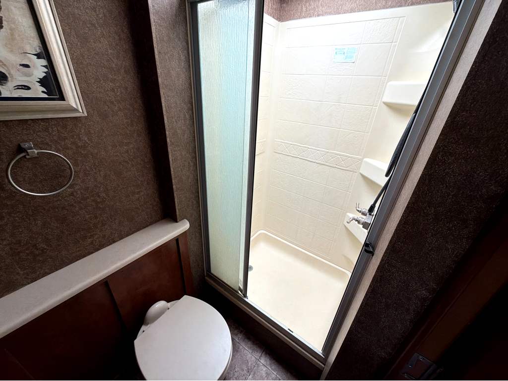 2014 THOR MOTOR COACH PALAZZO 33.2 - Image 22