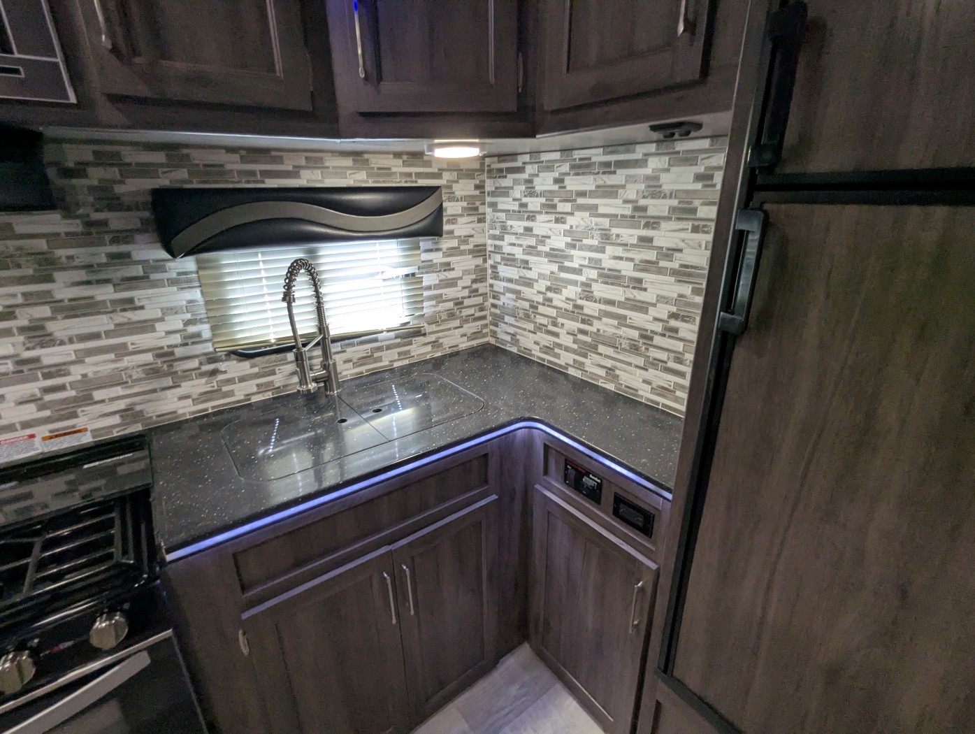 2021 PACIFIC COACHWORKS BLAZEN 2614 - Image 21