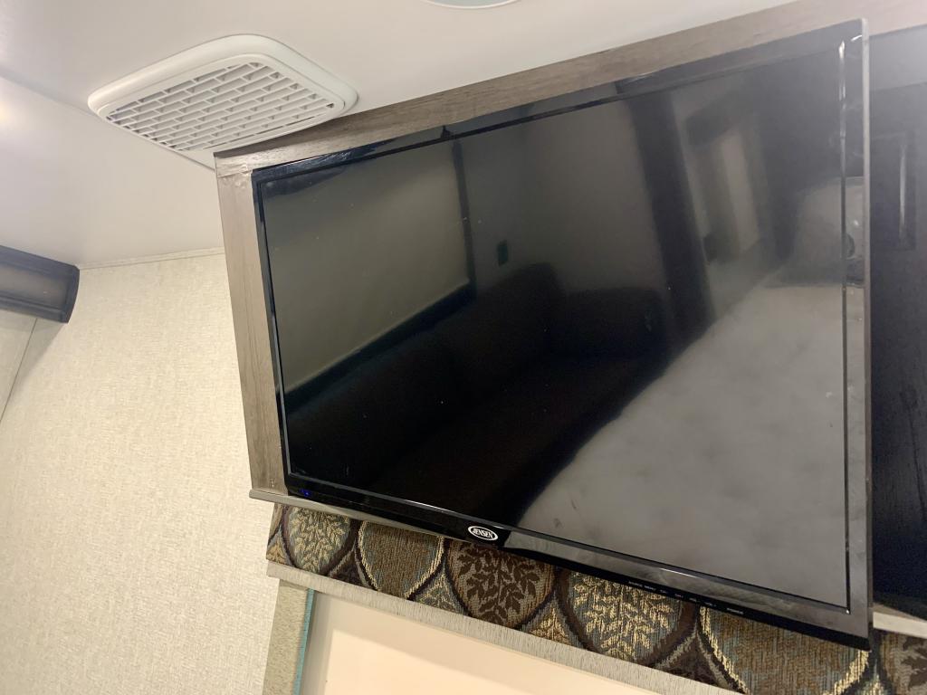 2019 Keystone Montana 3811MS - Image 42
