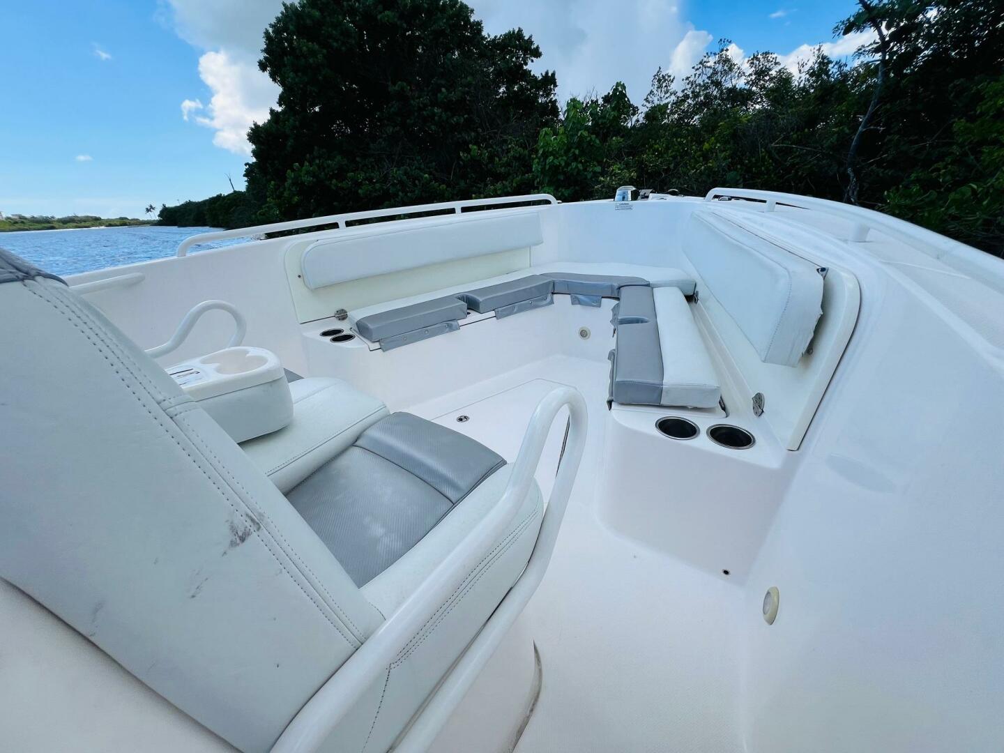 2012 Everglades 295 Center Console - Image 13