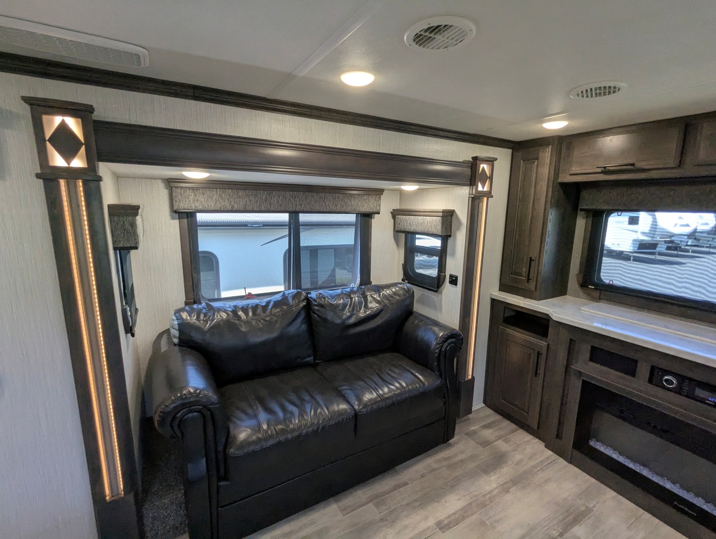 2020 Heartland Bighorn BH 3985 RRD - Image 27
