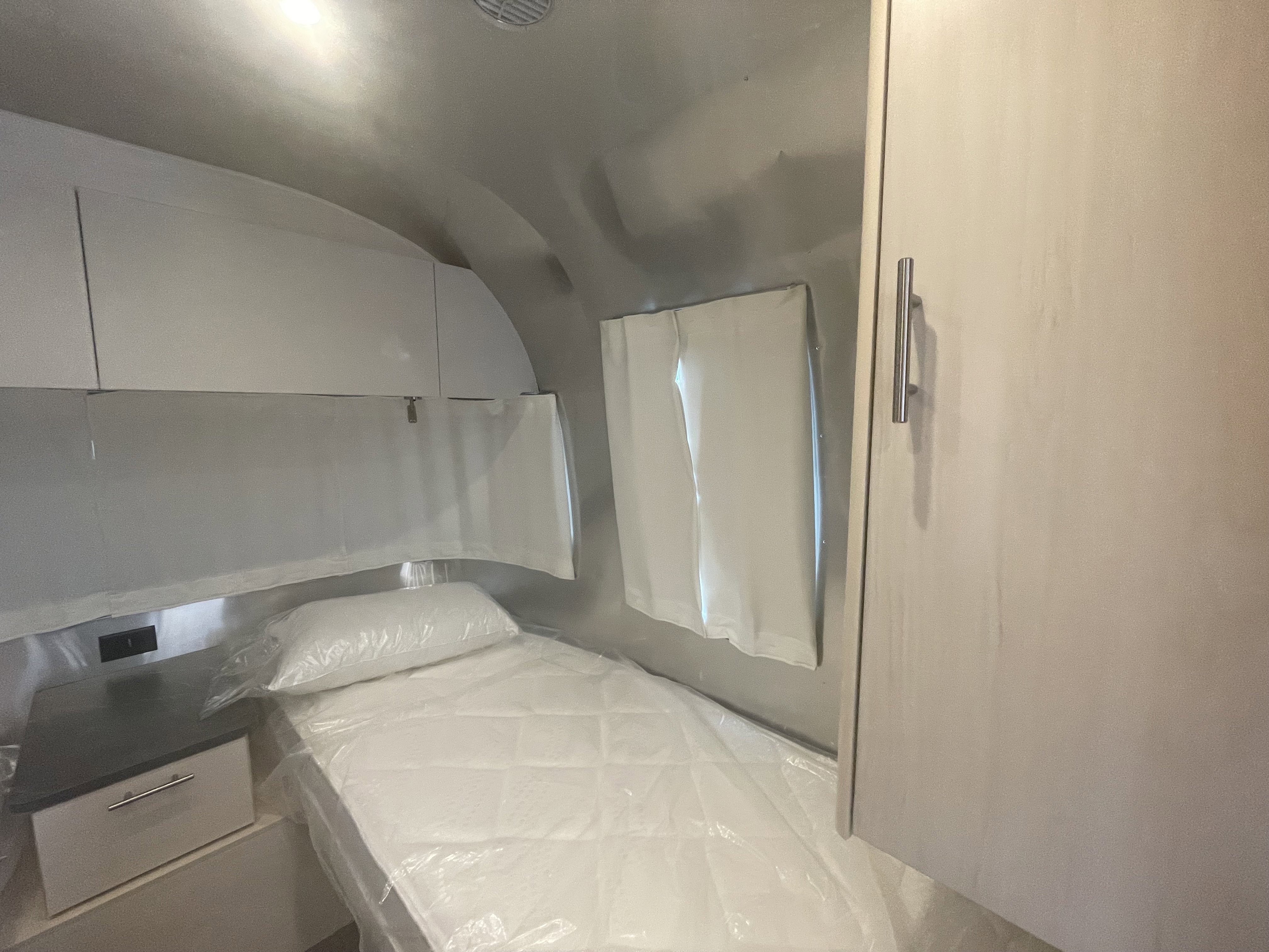 2026 AIRSTREAM FLYING CLOUD 23FBT - Image 12