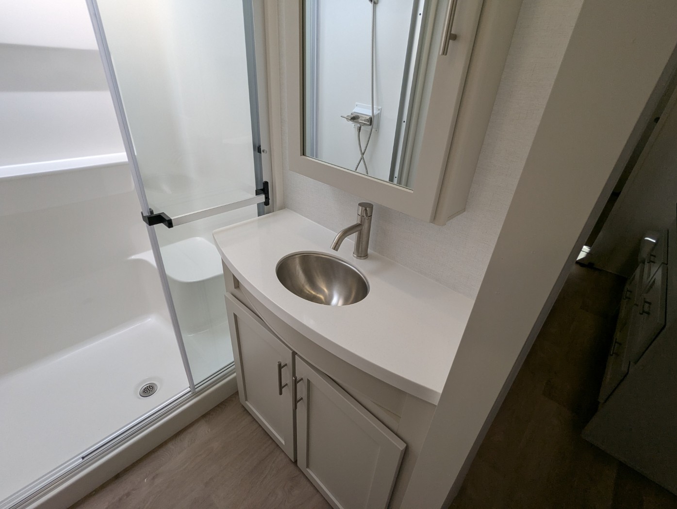 2027 Alliance RV Avenue 32RLS - Image 15