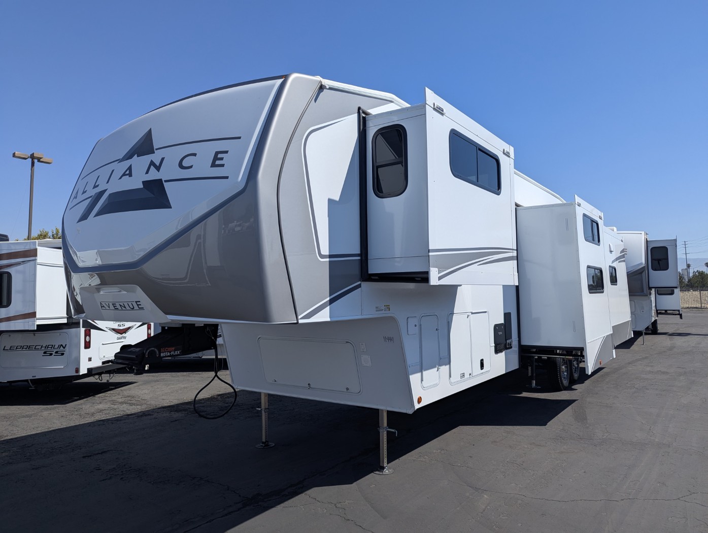 2026 Alliance RV Avenue 39MBR - Image 3