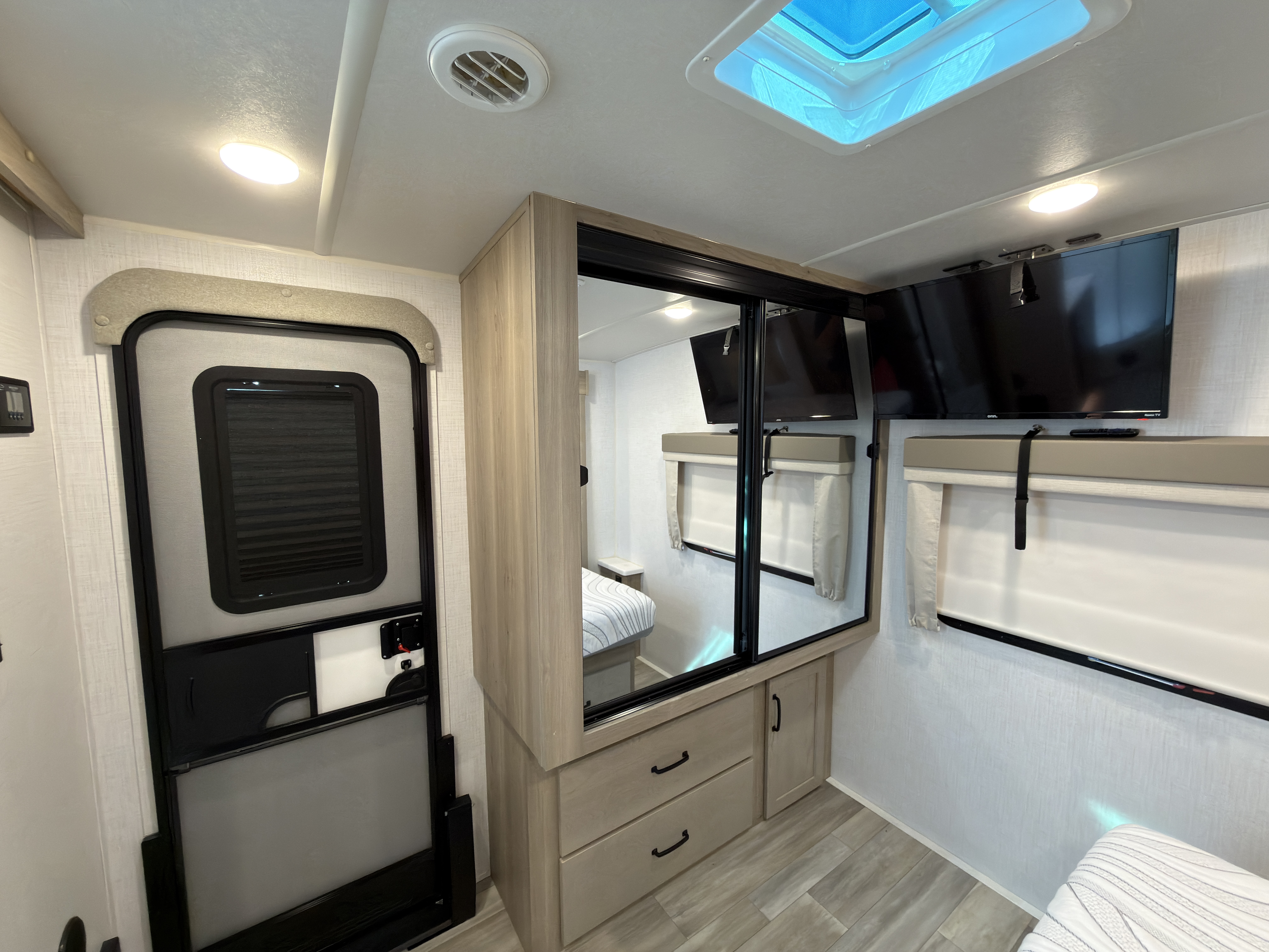 2024 Forest River Flagstaff Micro Lite 25FKBS - Image 19