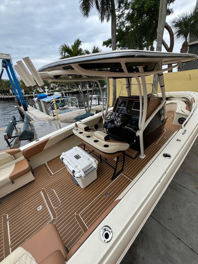 2013 Statement 35 Center Console - Image 8
