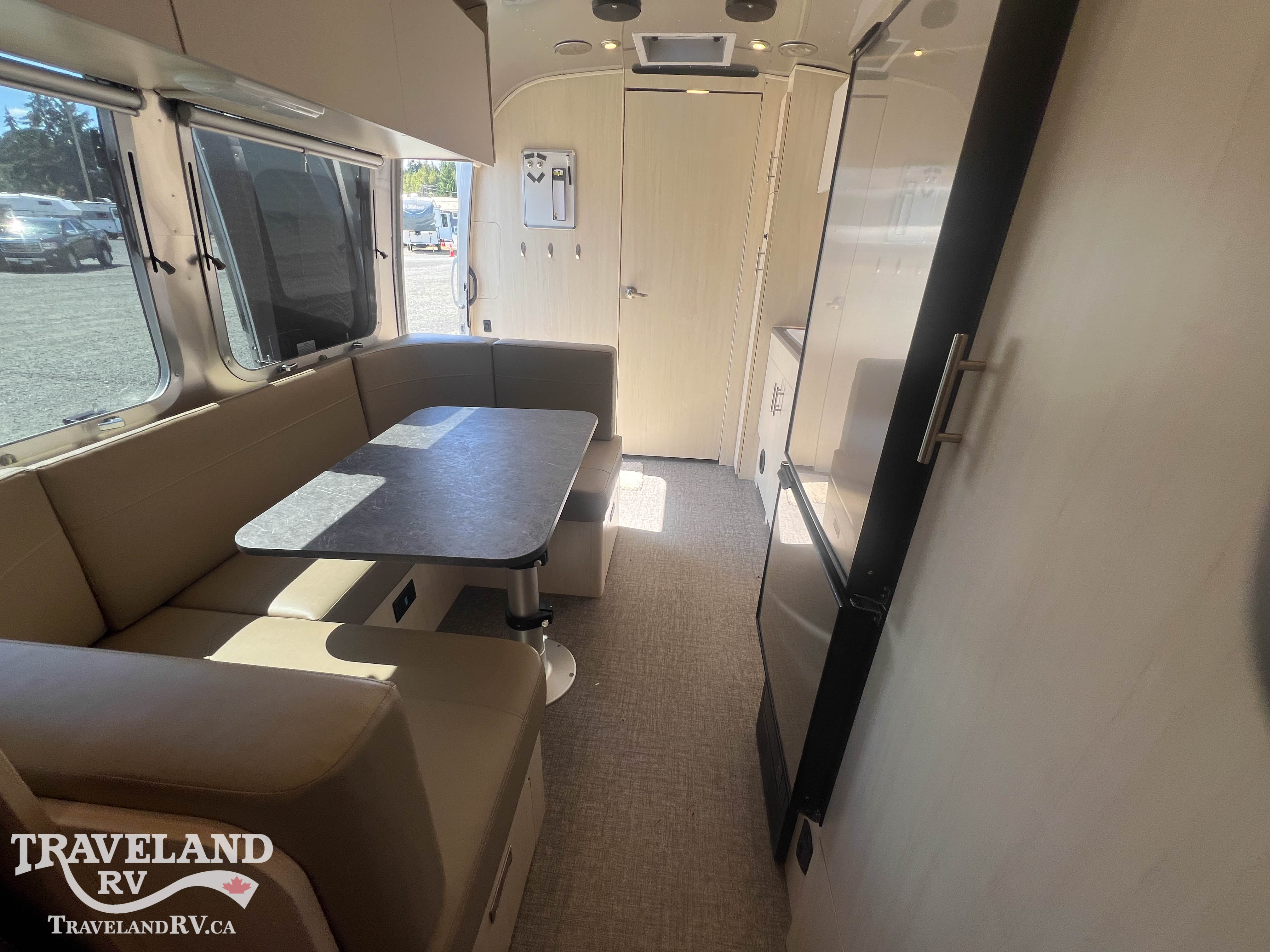 2023 Airstream Flying Cloud 23FBQ - Image 4