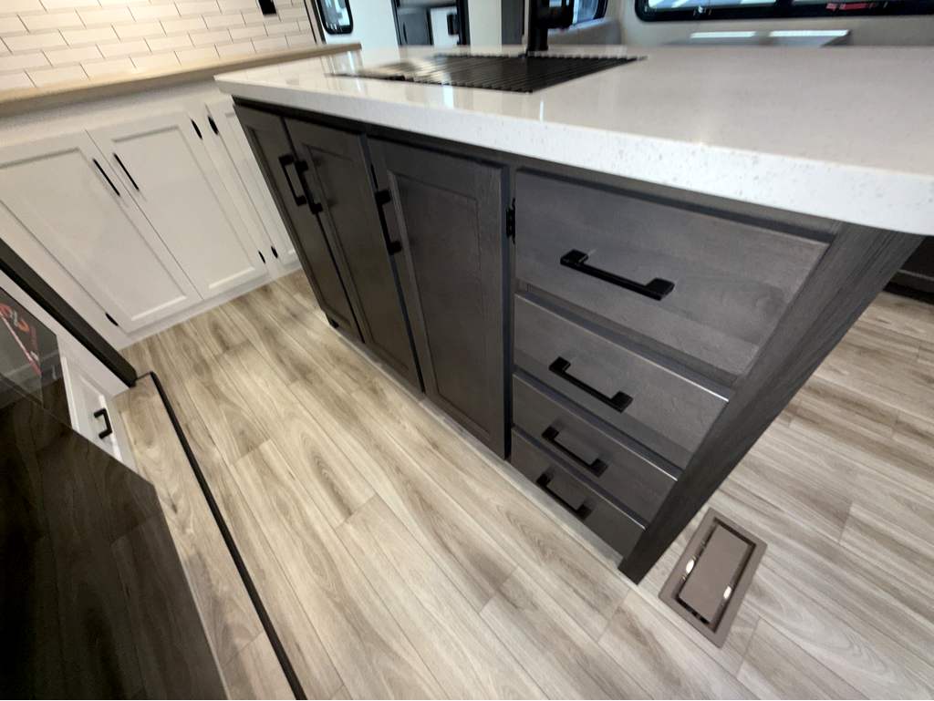2026 VENTURE RV SPORTTREK 343VIK - Image 17