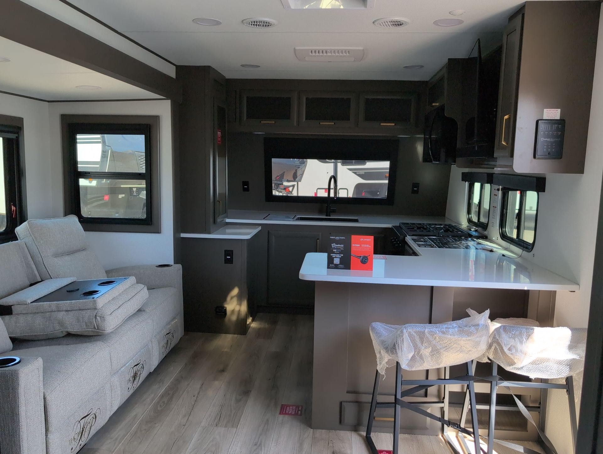 2027 Grand Design Reflection Travel Trailer 322FKTS - Image 15