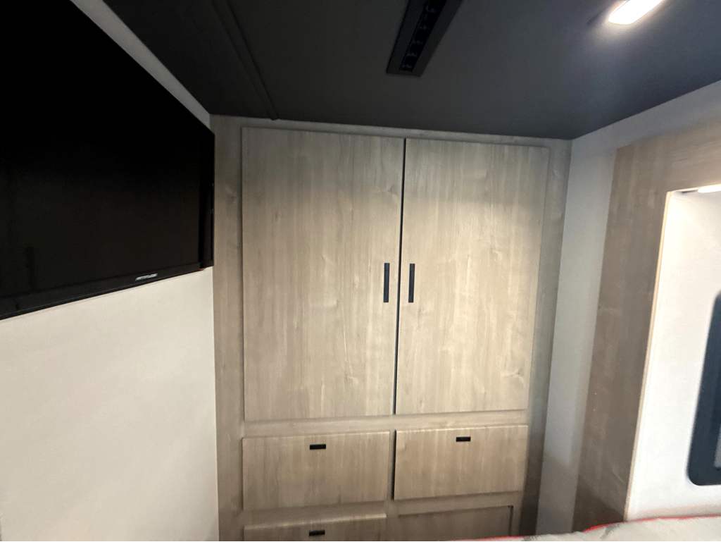 2025 Grand Design Lineage Series M 25FW - Image 19