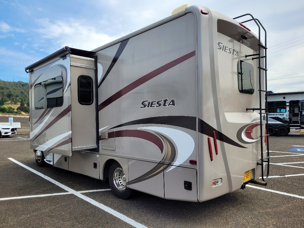 2016 Thor Motor Coach Siesta Sprinter 24SL - Image 3