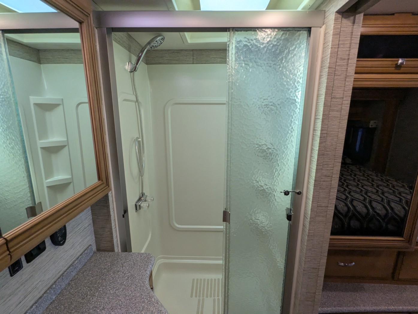 2016 Newmar Bay Star 3403 - Image 36