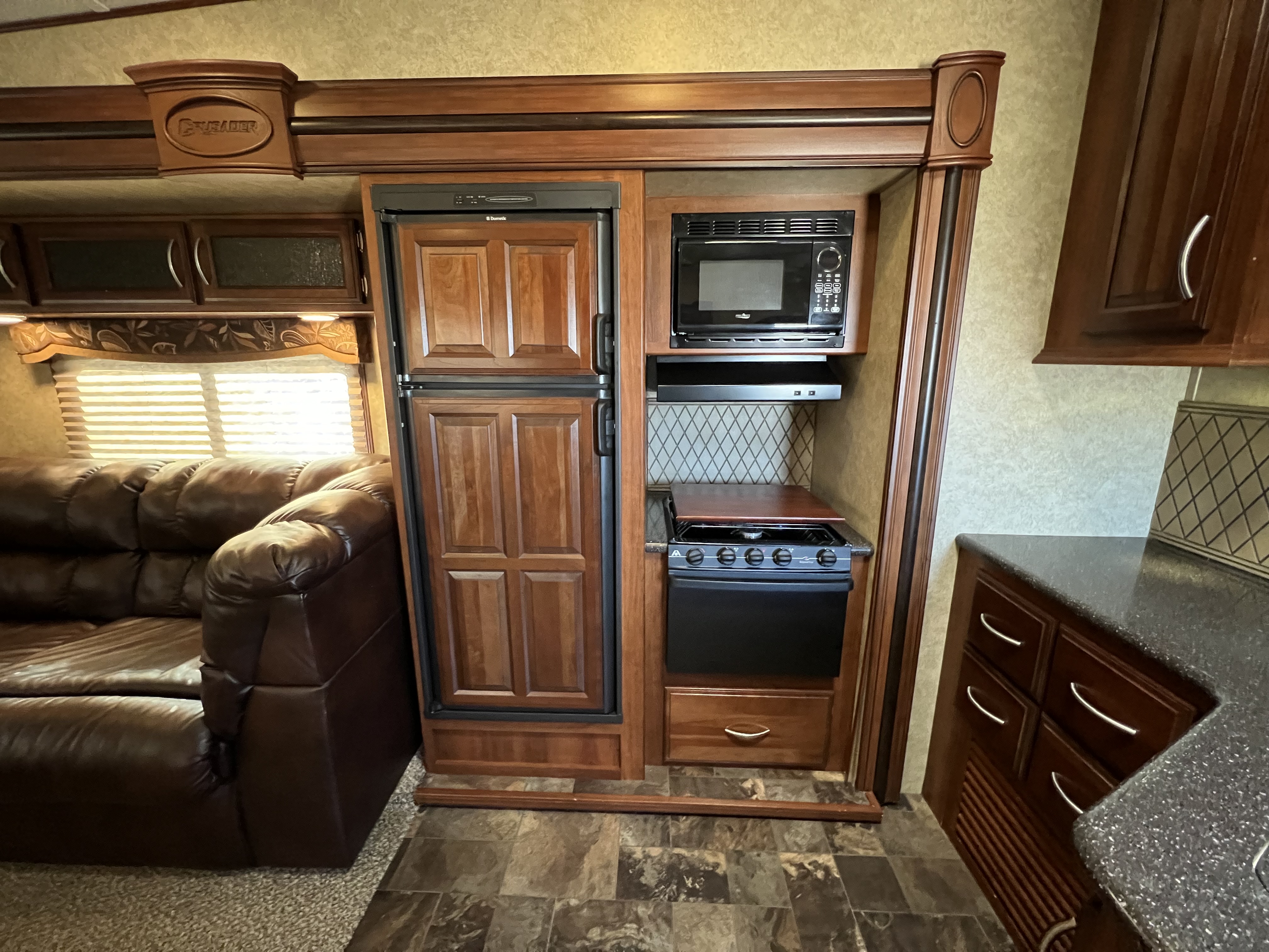 2014 Prime Time Crusader 285RET - Image 11