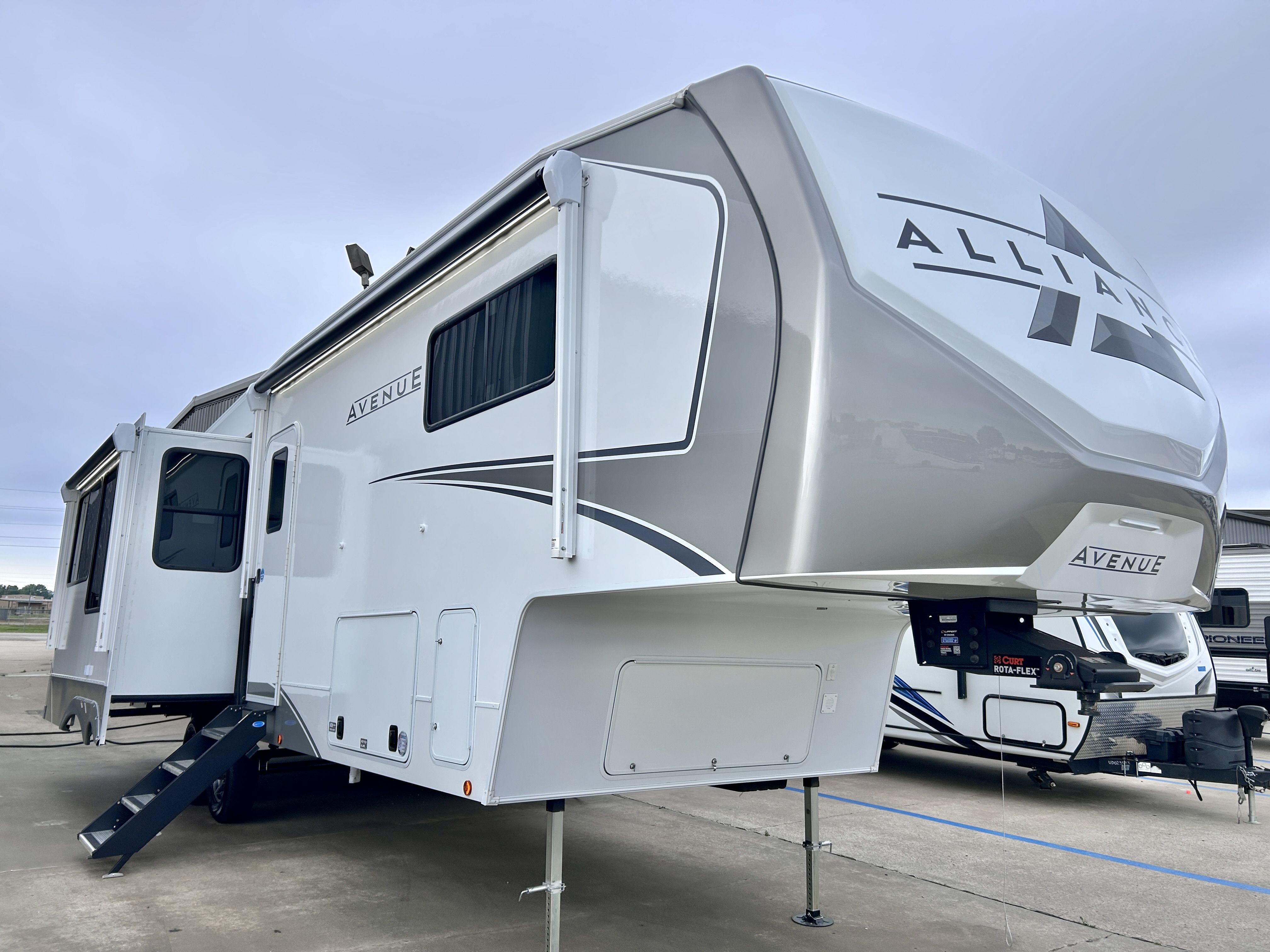 2026 Alliance RV Avenue 32RLS - Image 1