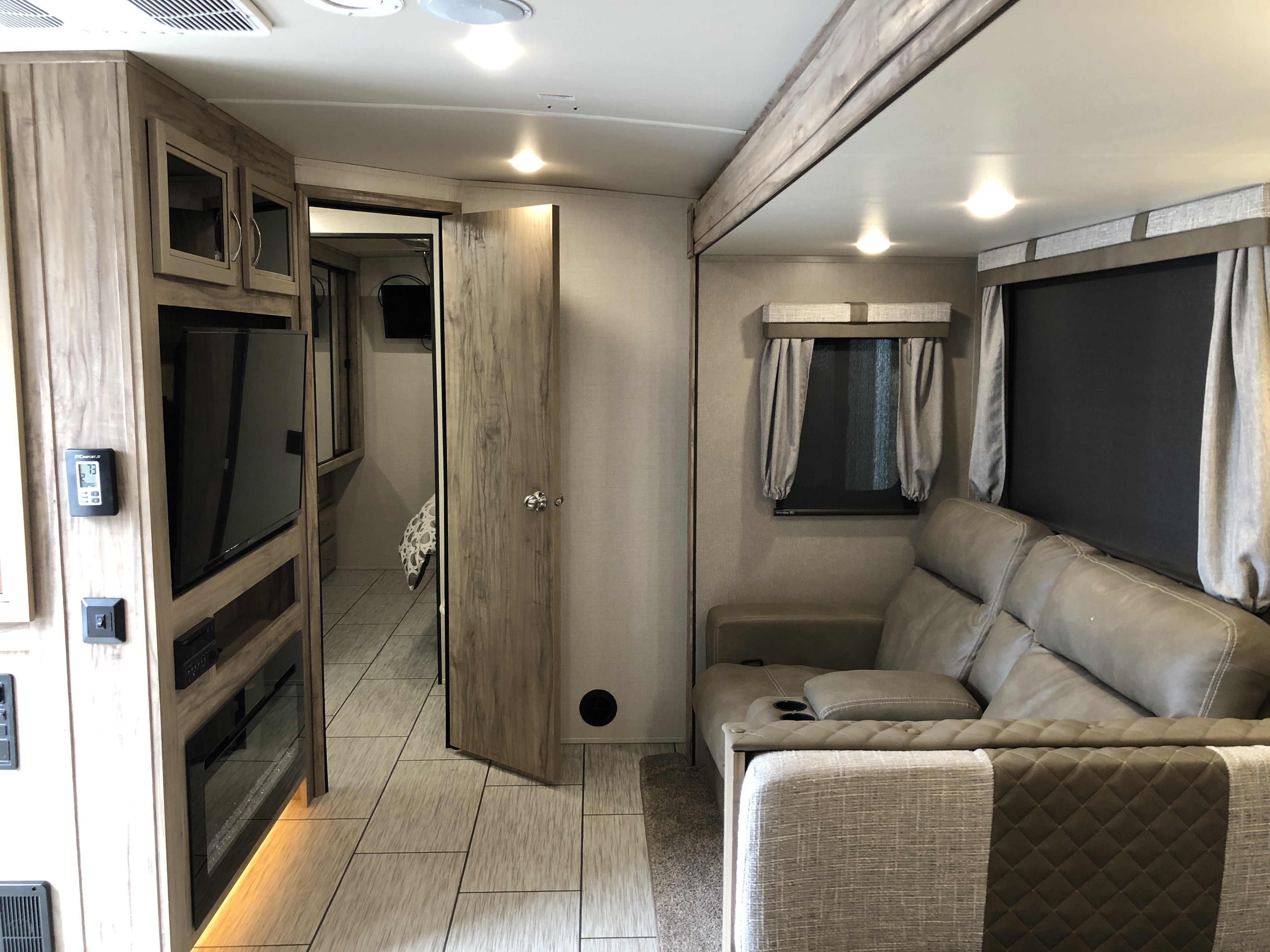 2020 Forest River PALOMINO 260FKBS - Image 10