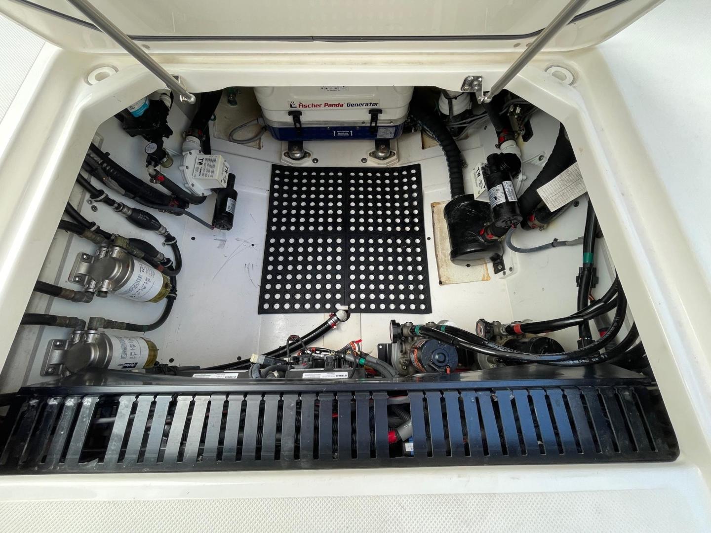 2018 Pursuit 325 DC - Image 20