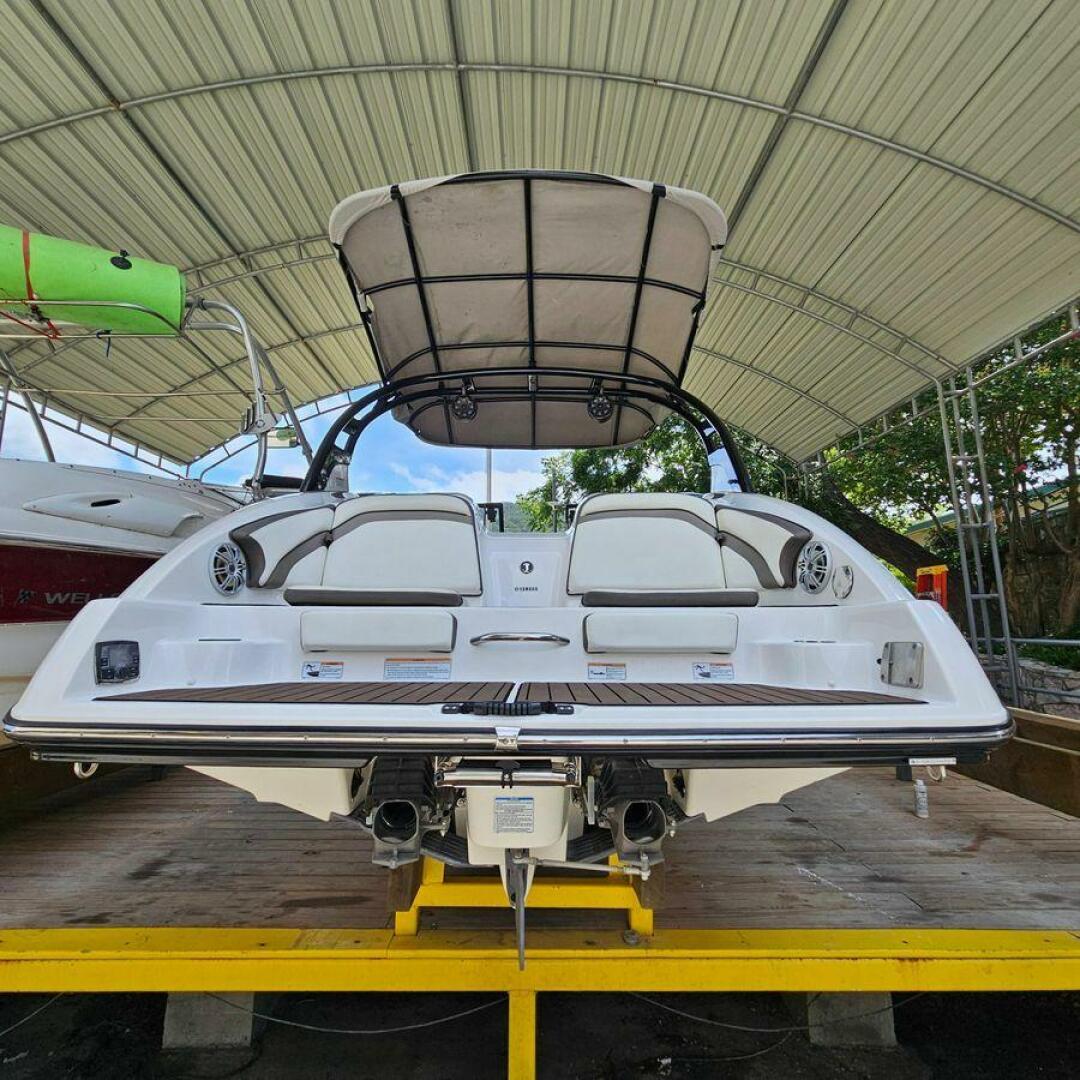 2016 Yamaha Boats 242 Limited S E-Series - Image 6