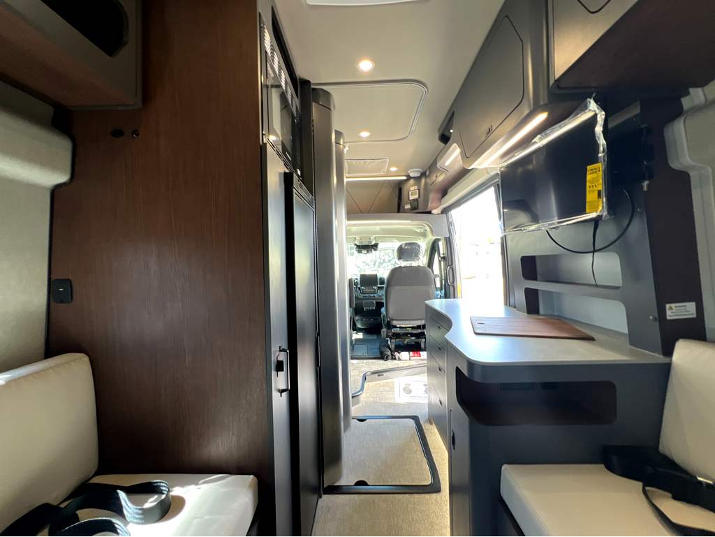 2027 GRAND DESIGN LINEAGE SERIESVP LVP2 - Image 22