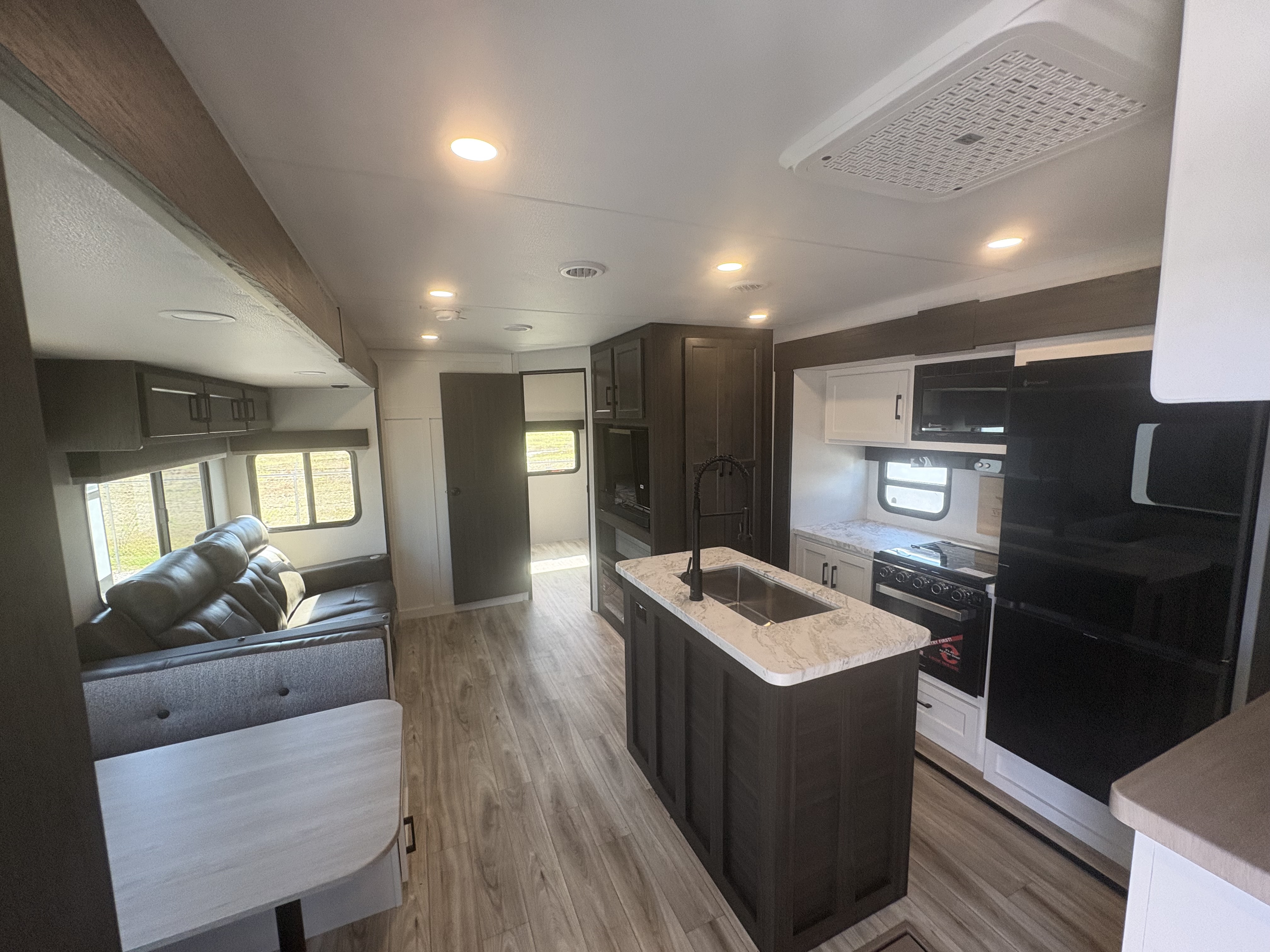 2026 VENTURE RV SPORTTREK 327VIK - Image 13