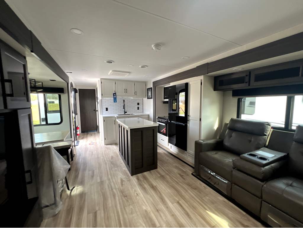 2026 VENTURE RV SPORTTREK 333VMI - Image 6