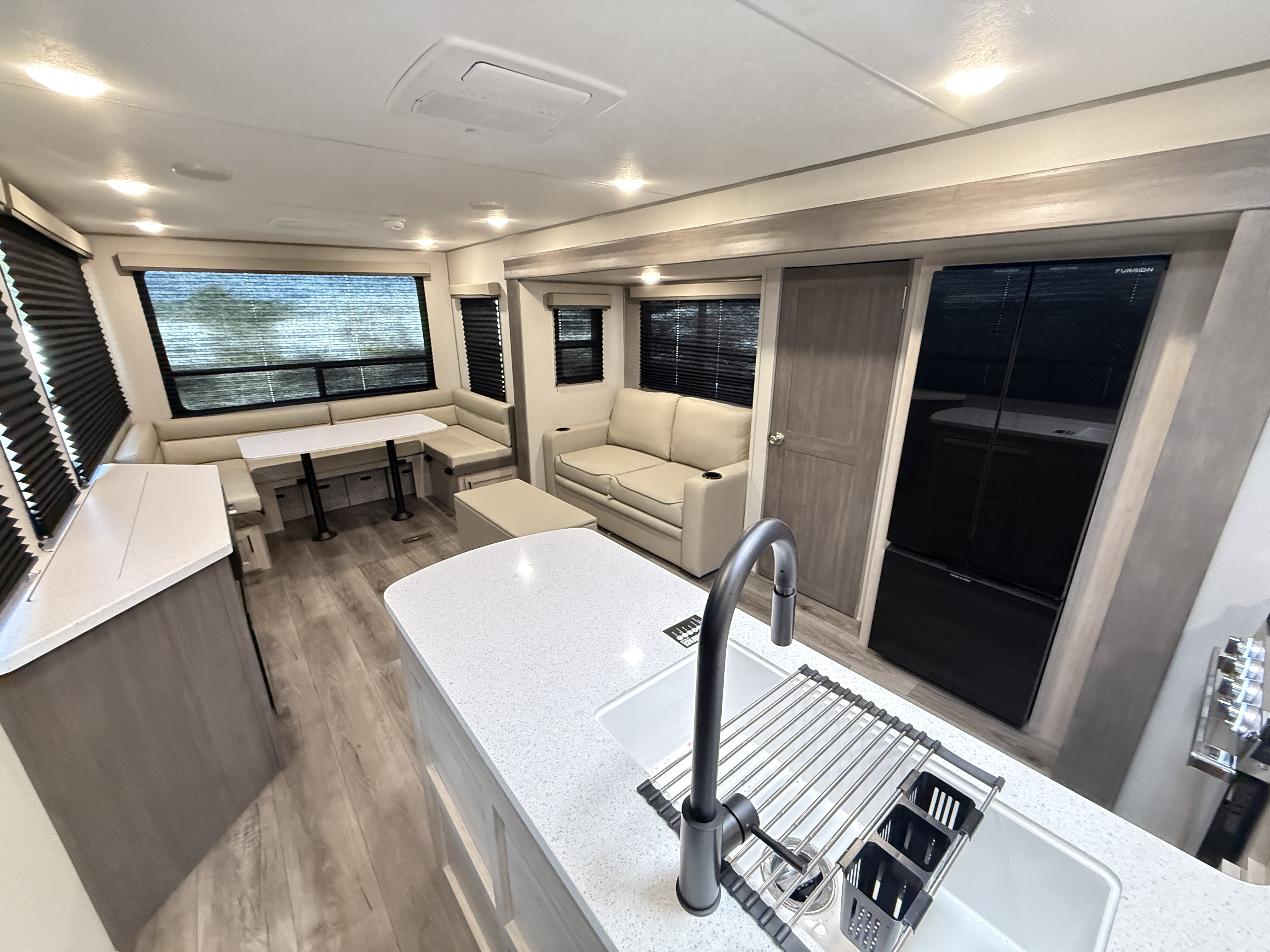 2026 Coachmen Catalina Legacy Edition 283RNR - Image 16