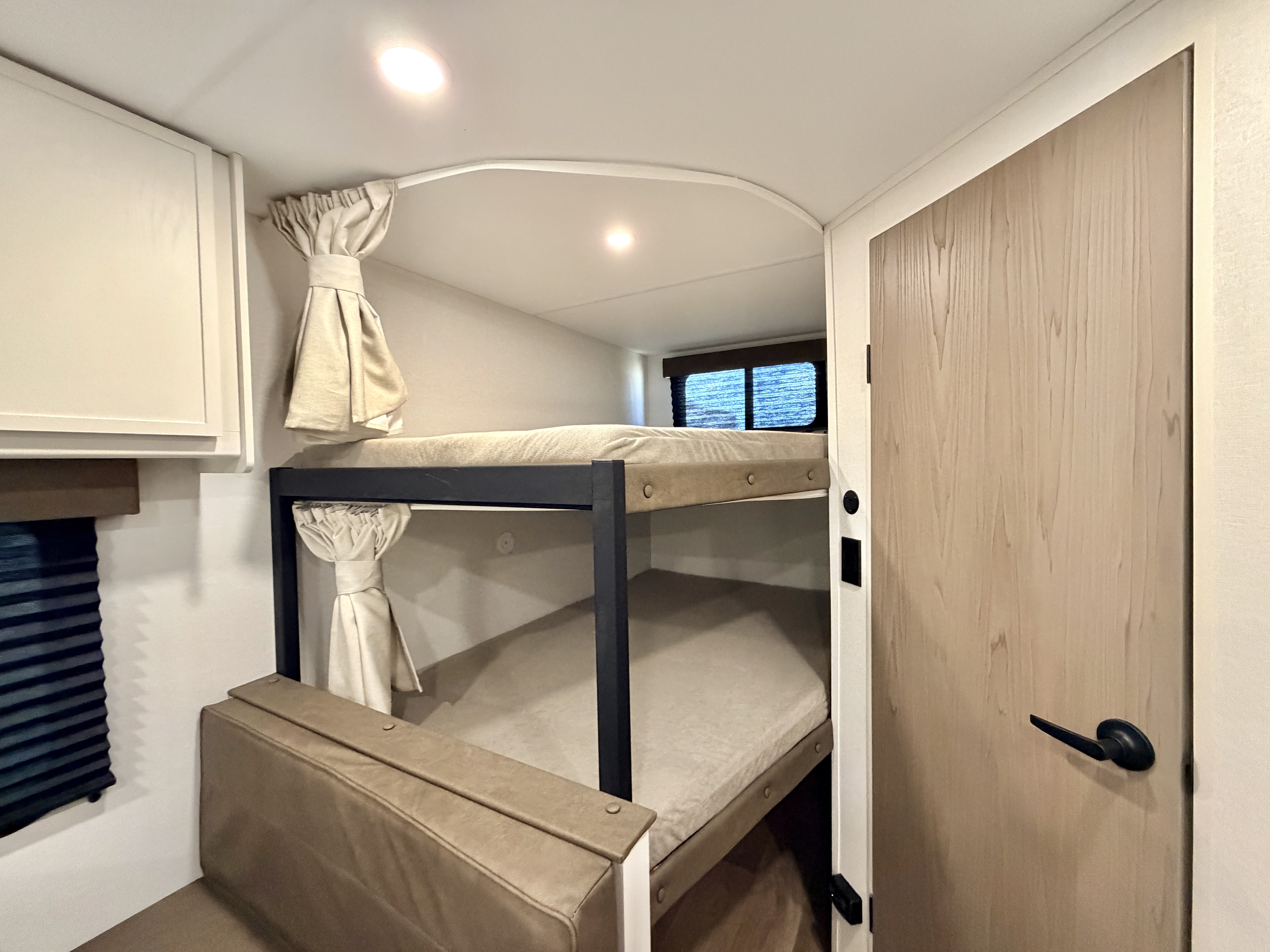 2027 Grand Design Transcend XPLOR 24BHX - Image 13