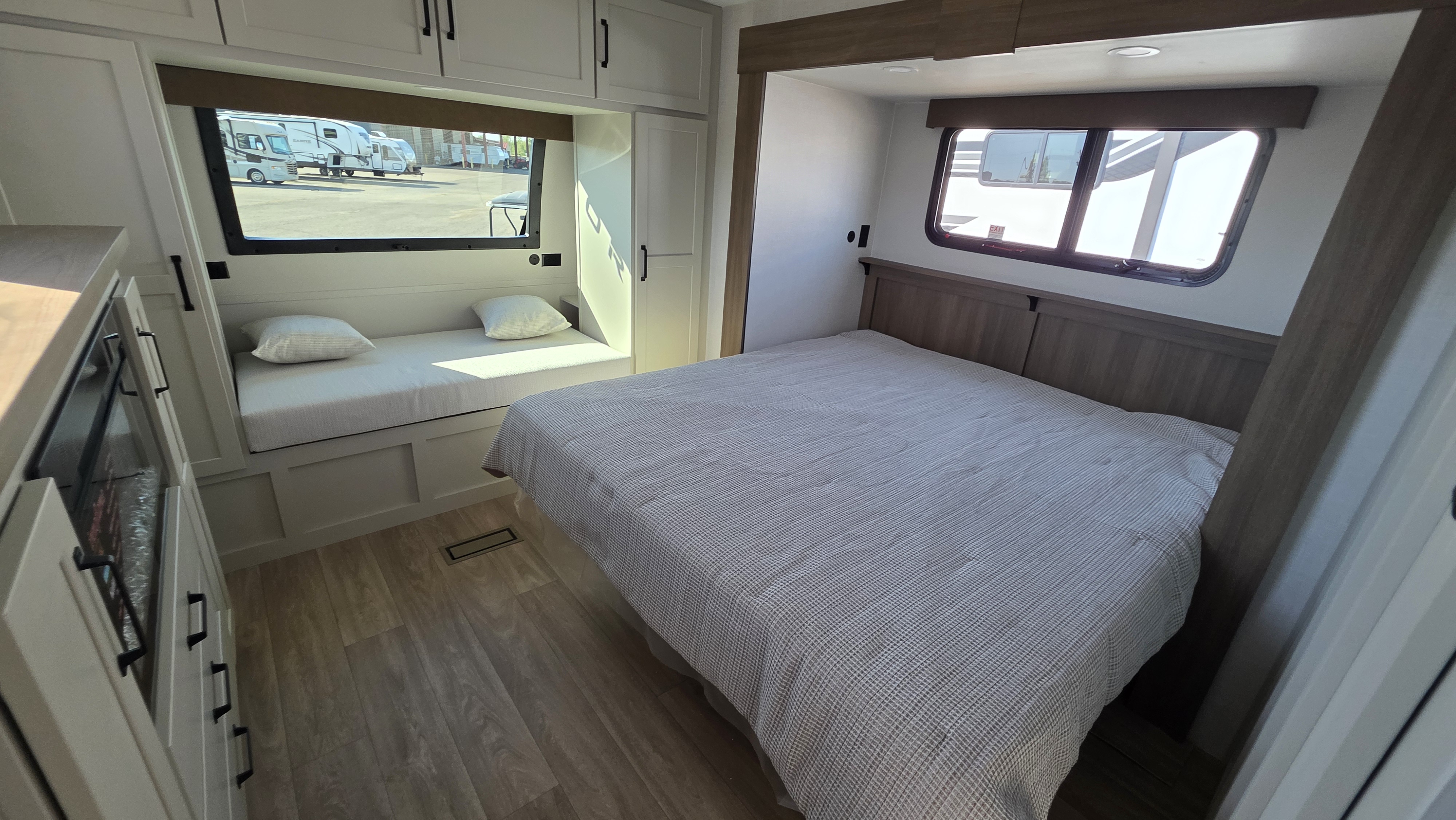 2027 VENTURE RV SPORTTREK 272VRK - Image 19
