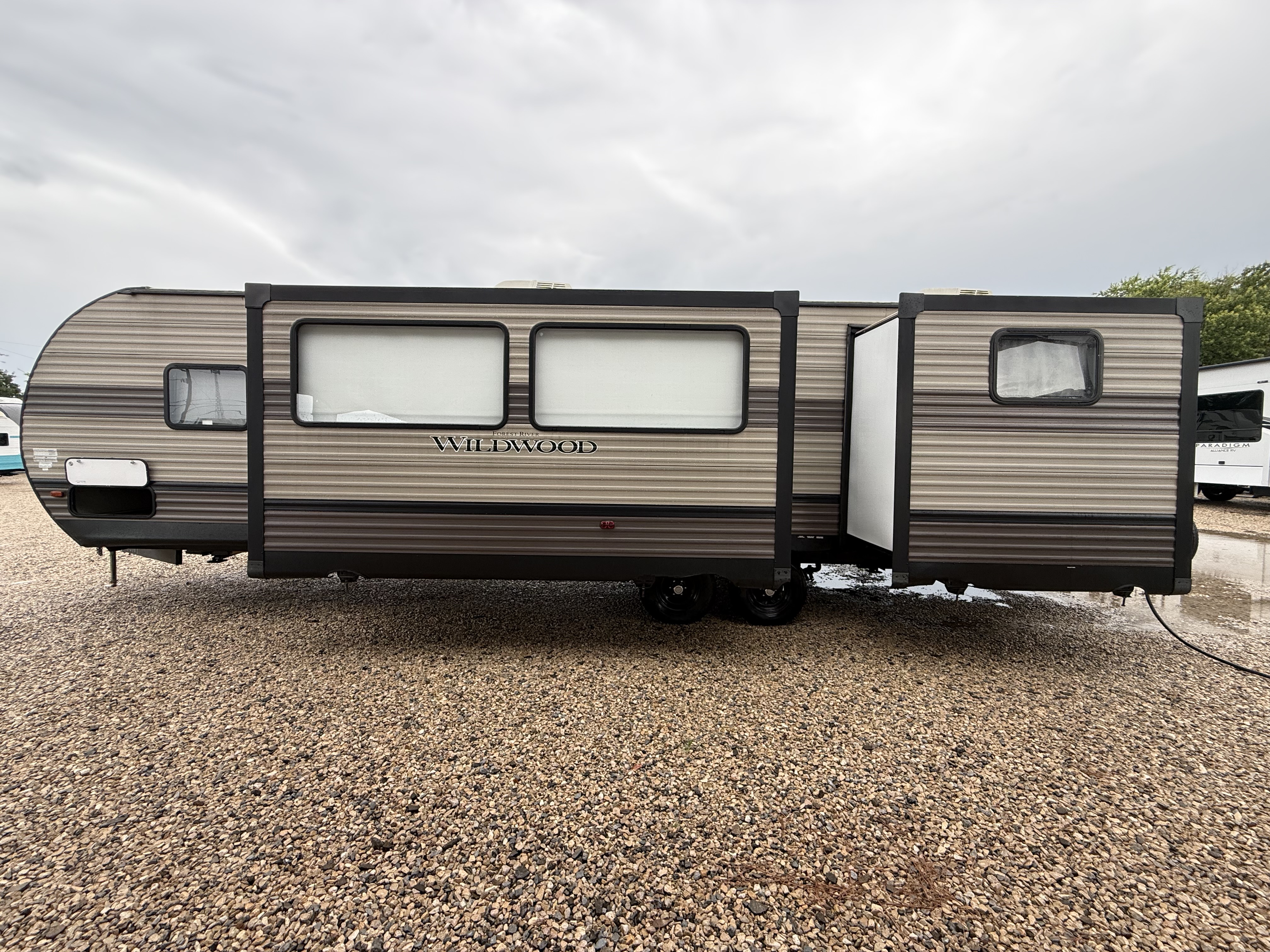 2019 Forest River Wildwood 31KQBTS - Image 4