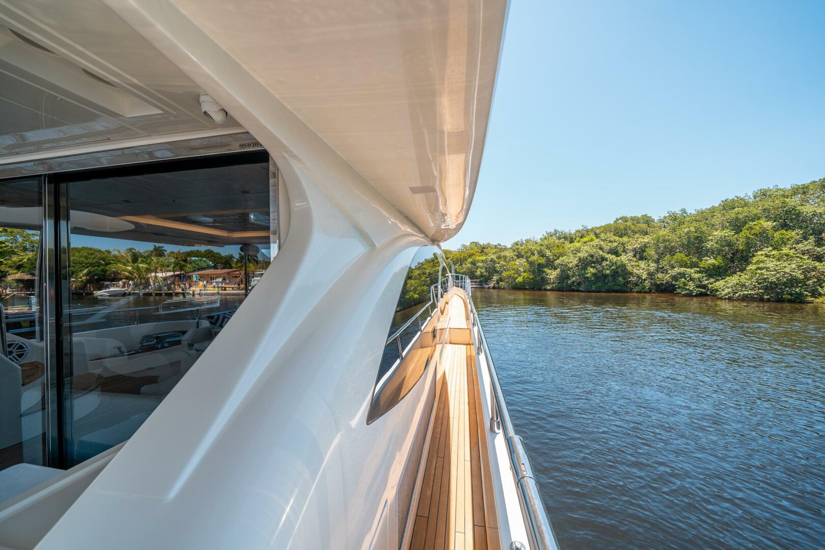 2010 Azimut 75 Fly - Image 19