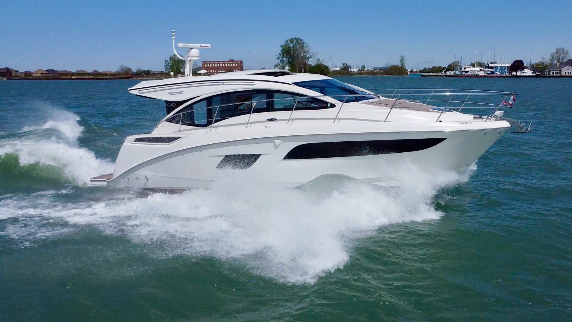 2017 Sea Ray 400 Sundancer - Image 3