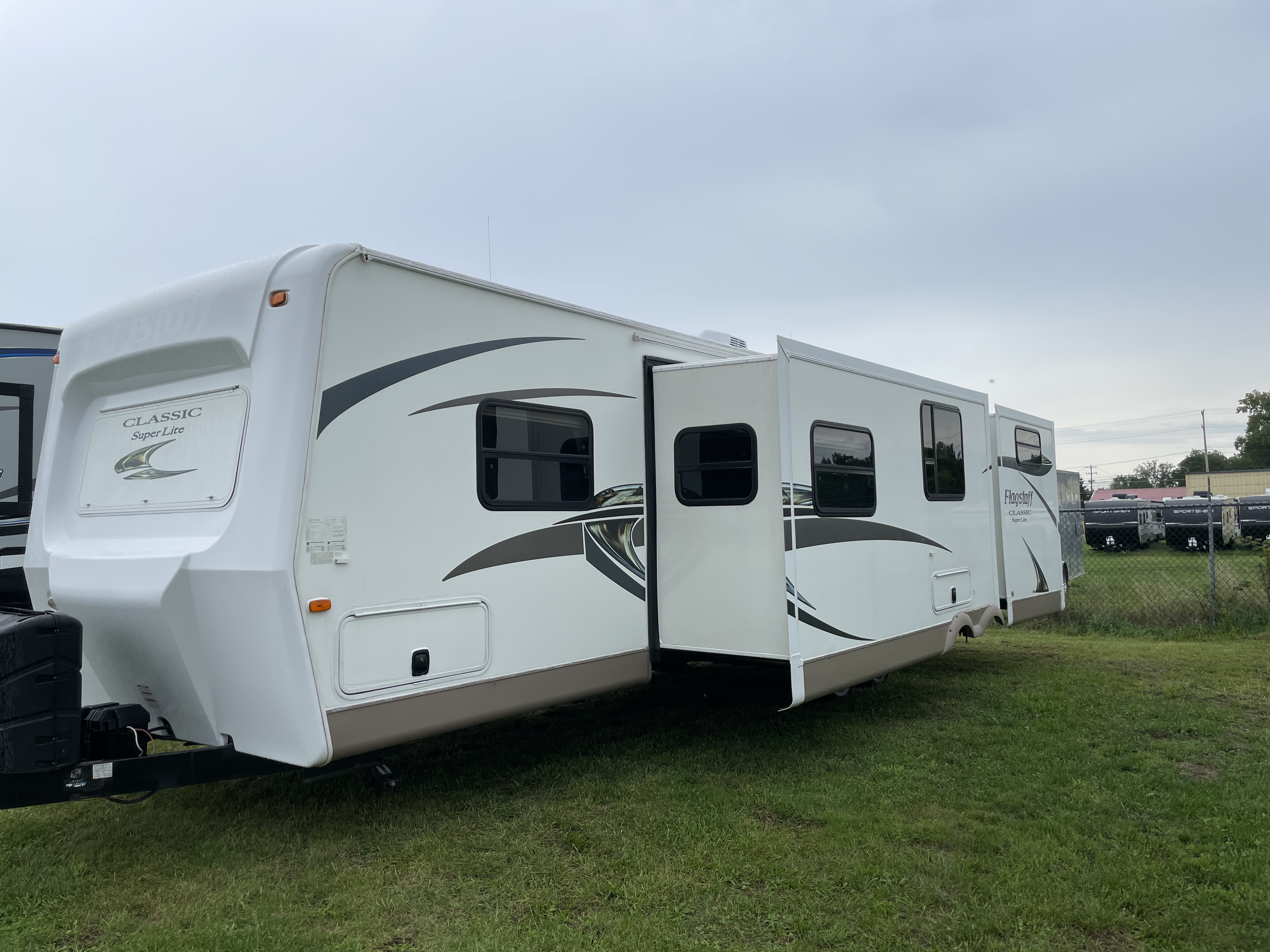 2016 Forest River Flagstaff Classic Super Lite 831BHDS - Image 6