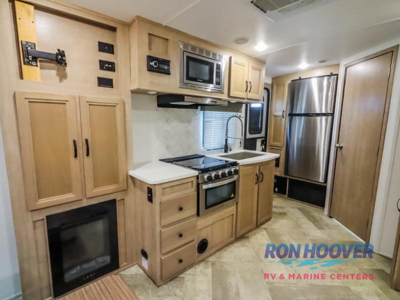 2023 PALOMINO 208SS - Image 11