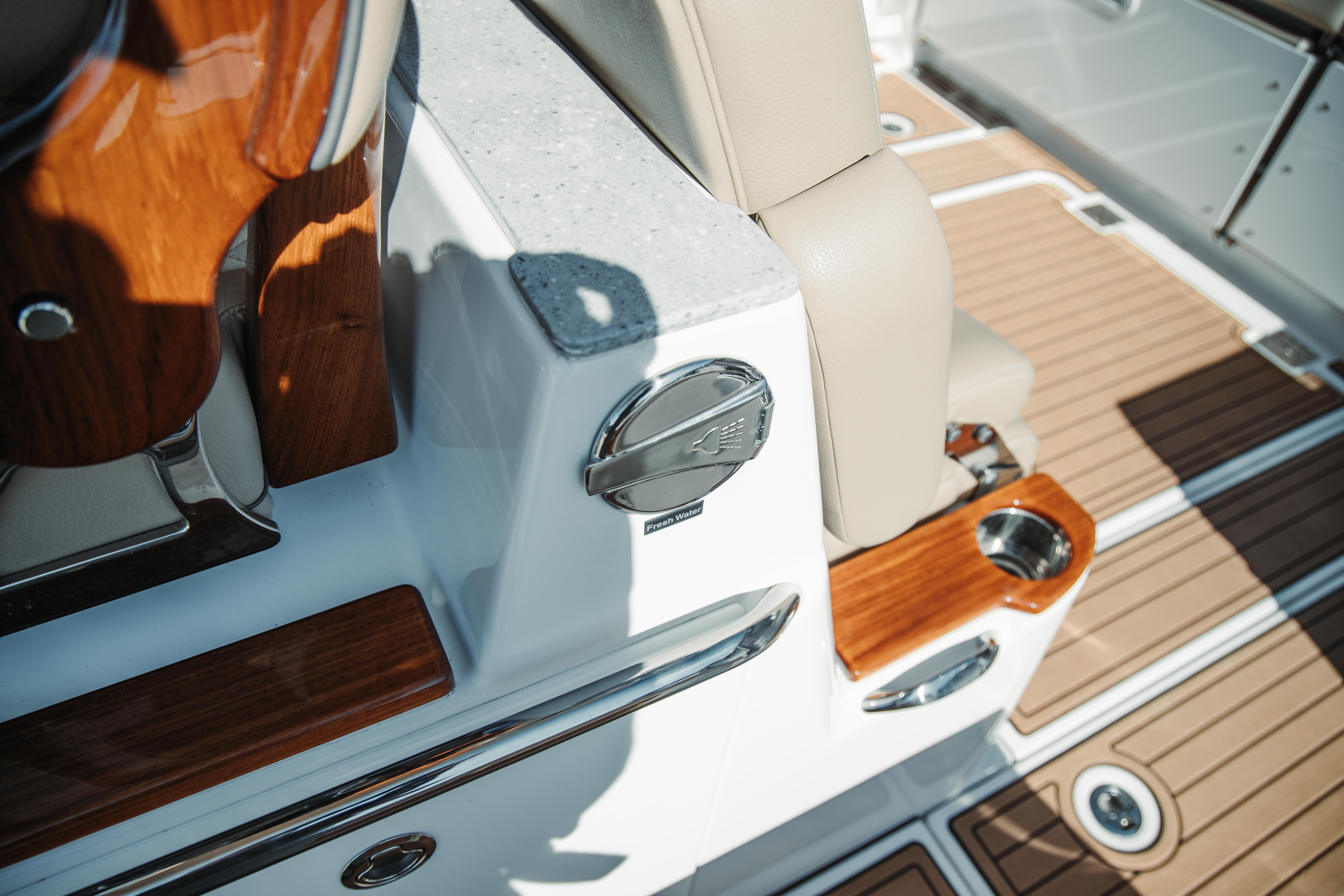2024 Everglades 315 Center Console Standard - Image 29