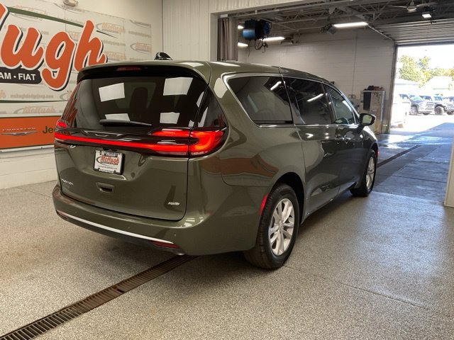 2027 Chrysler Pacifica Select AWD - Image 5