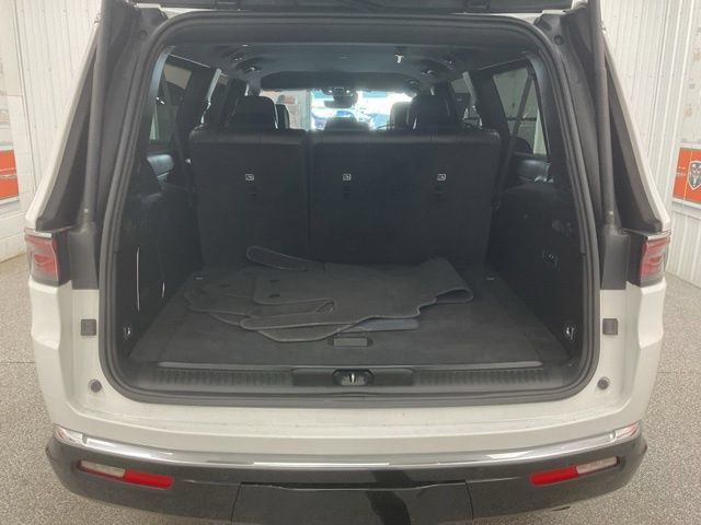 2024 Jeep Wagoneer L Utility 4D Series III 4WD - Image 24