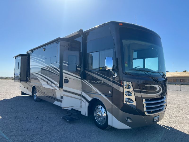 2014 Thor Motor Coach Challenger 37GT - Image 1