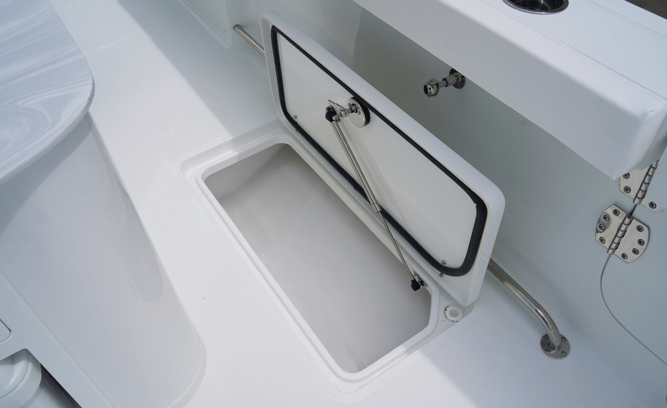 2027 SEA HUNT ULTRA 305SE - Image 32