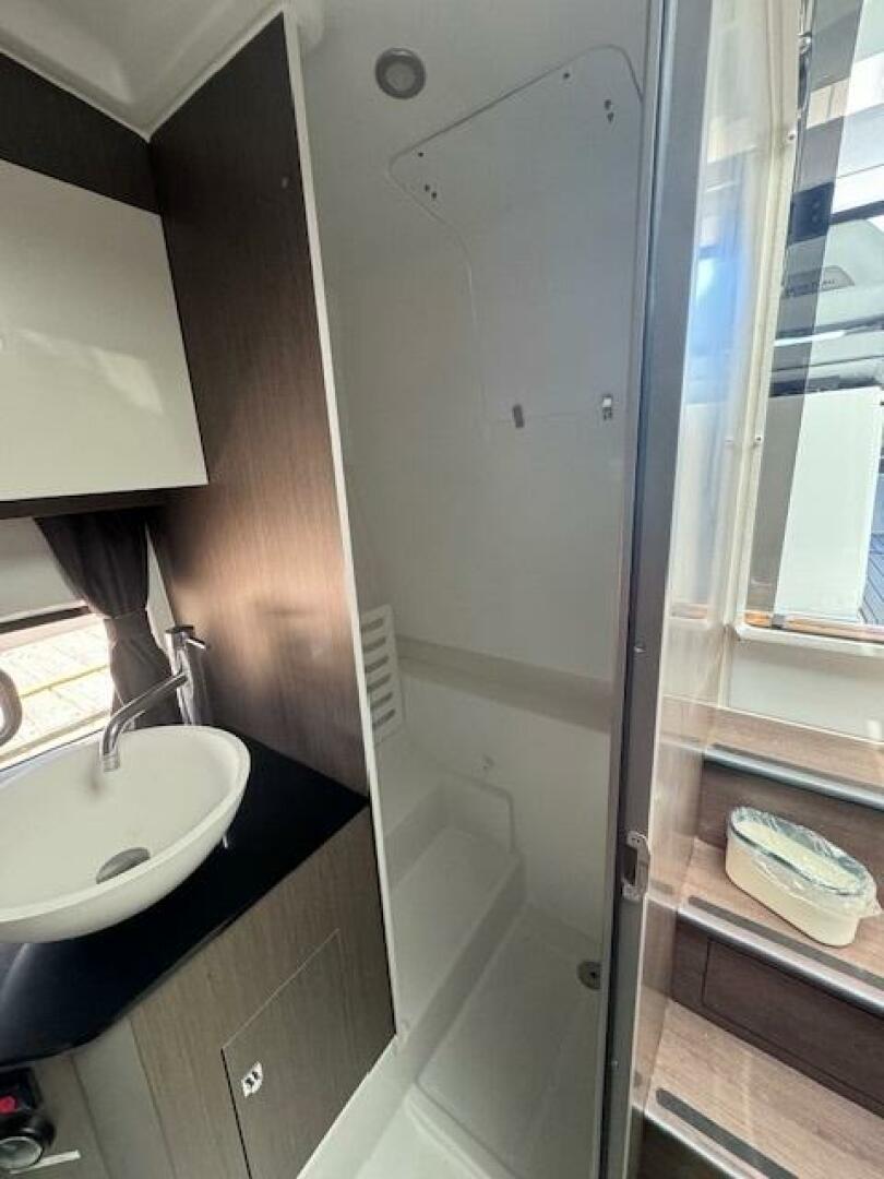 2022 Beneteau 32 Gran Turismo - Image 24