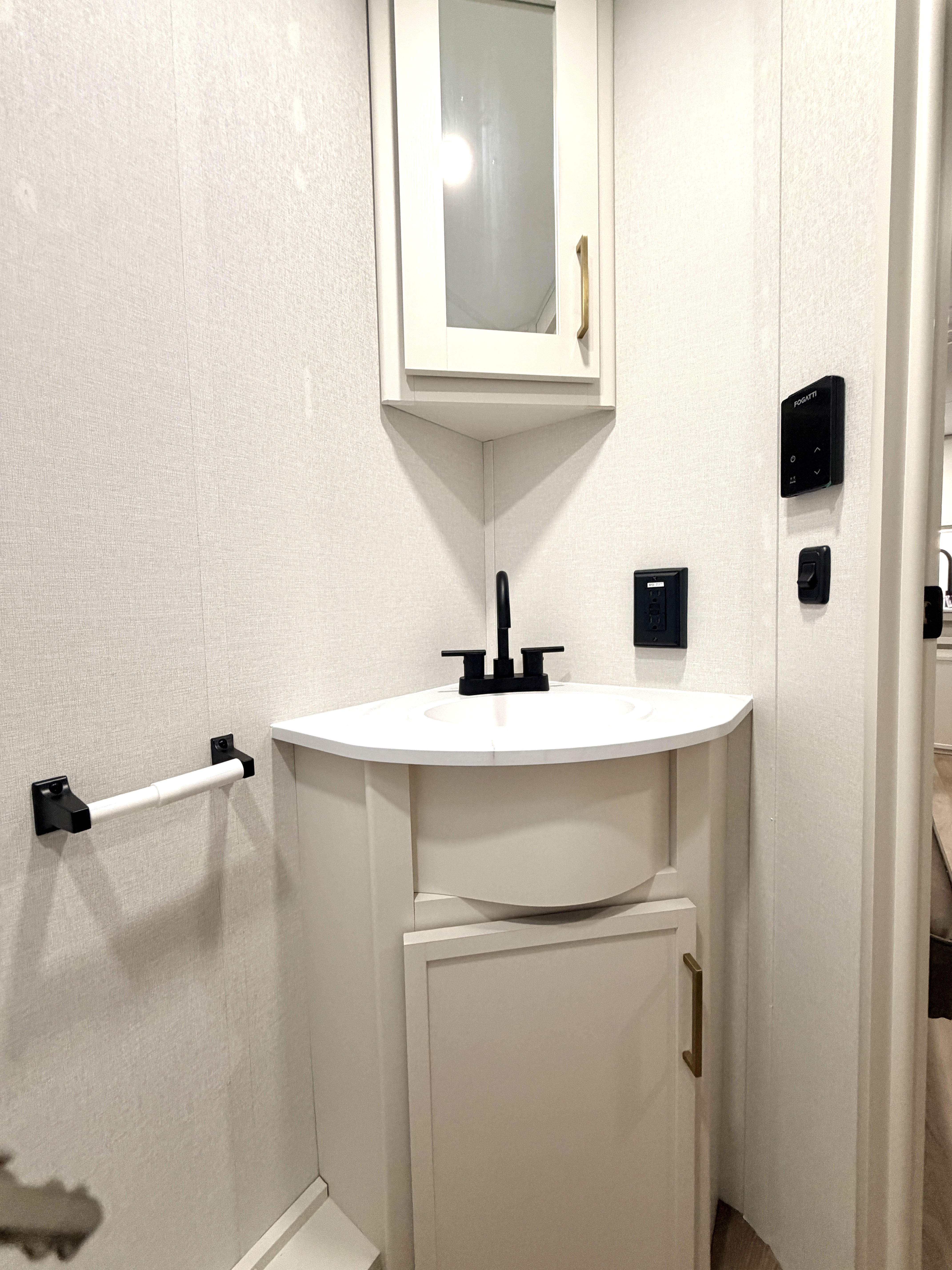 2027 Grand Design Transcend XPLOR 24BHX - Image 20