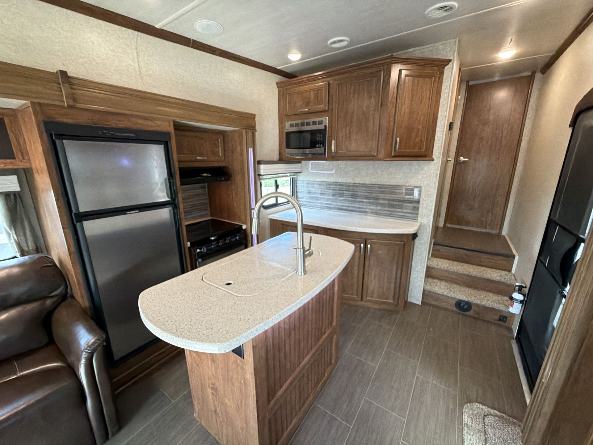 2018 Heartland Sundance XLT SD XLT 289 TS - Image 18