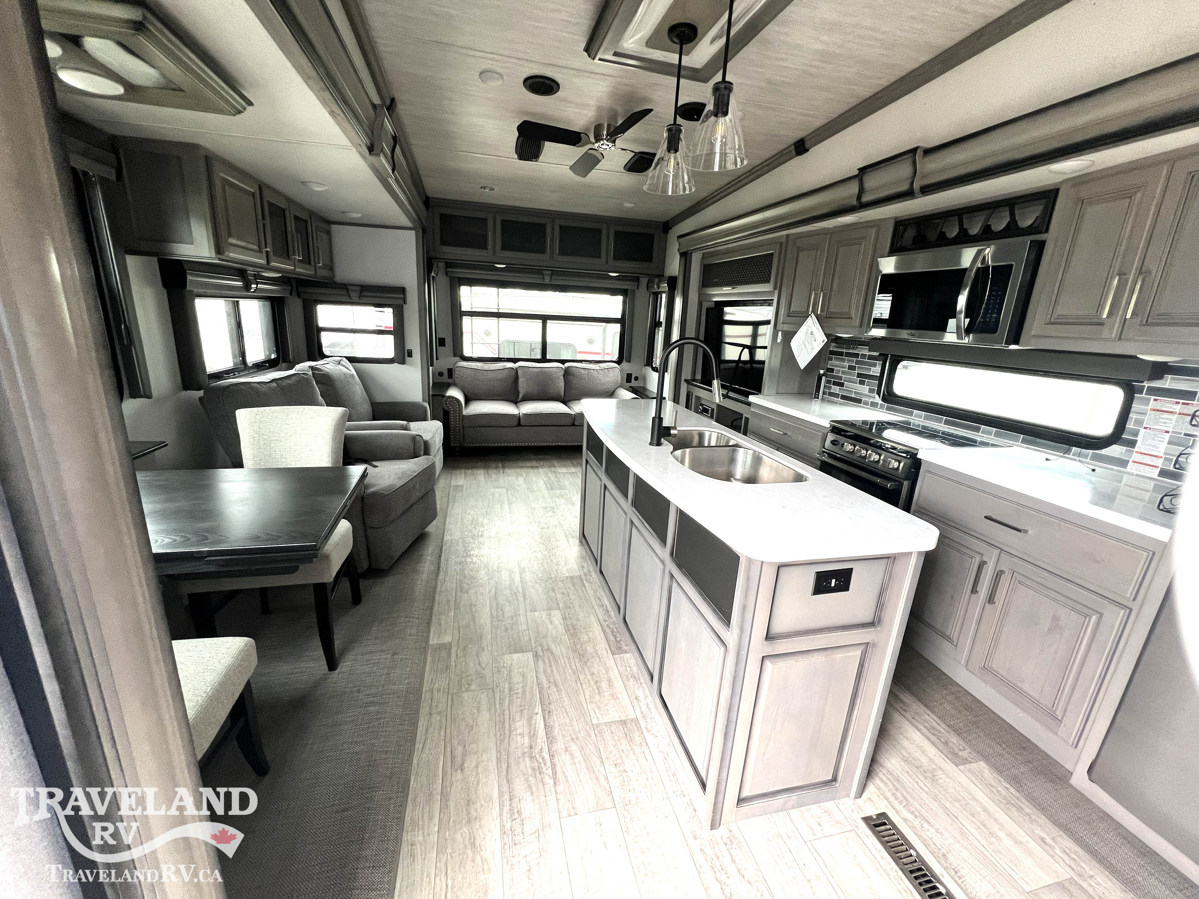 2021 Keystone Montana 3780RL - Image 3