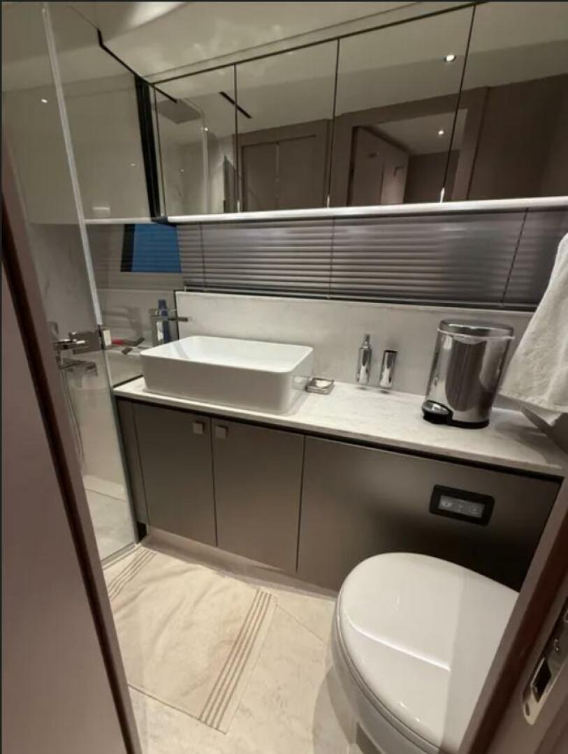 2025 Sunseeker 55 Predator - Image 19