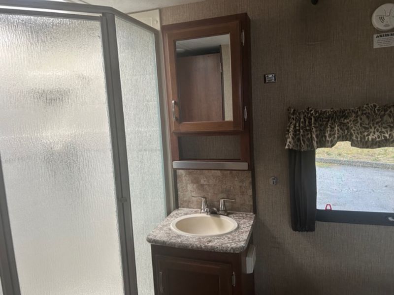 2017 Keystone Passport Ultra Lite Grand Touring 2450RLWE - Image 10