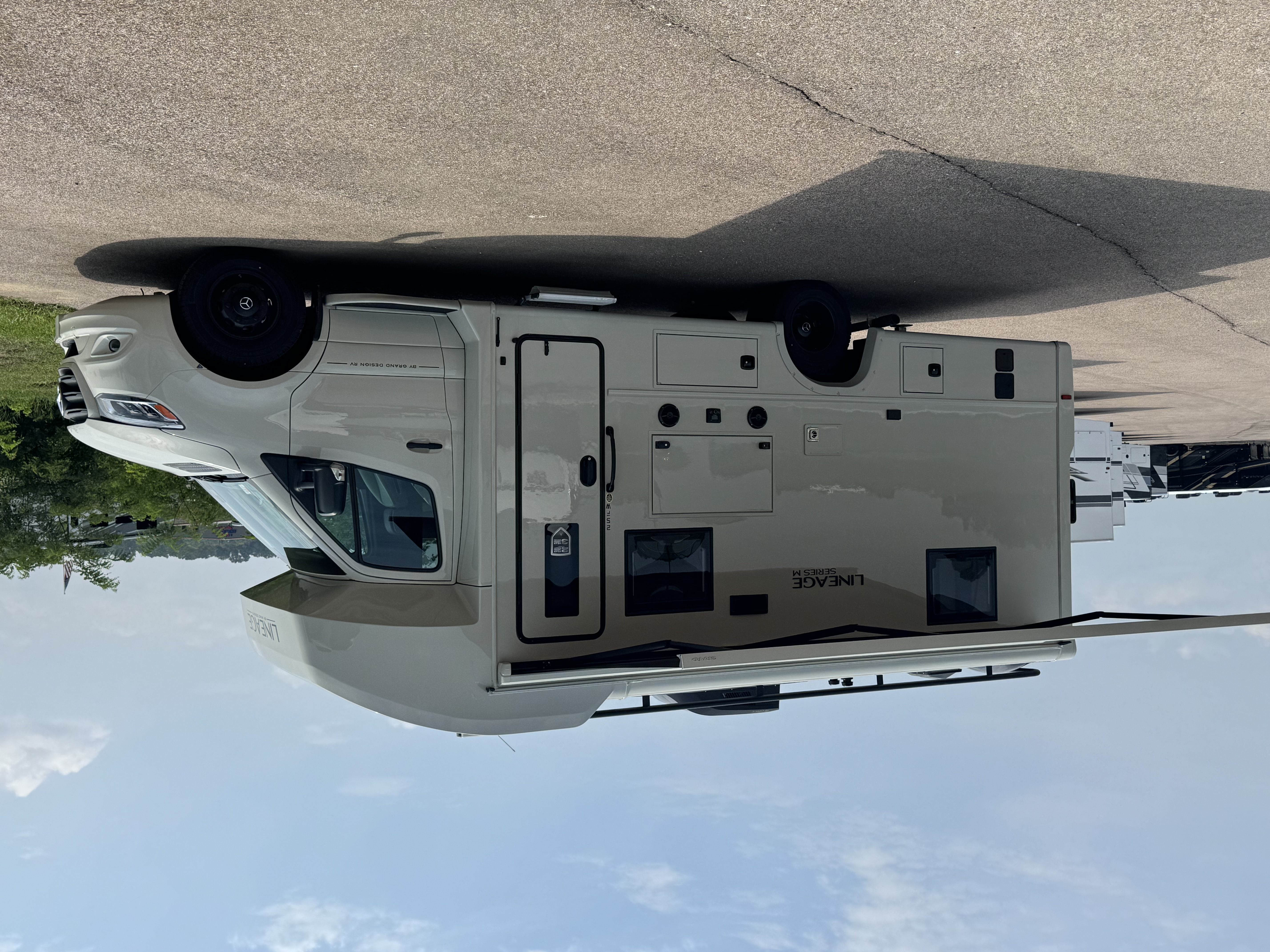 2027 Grand Design Lineage Series M 25FW - Image 10